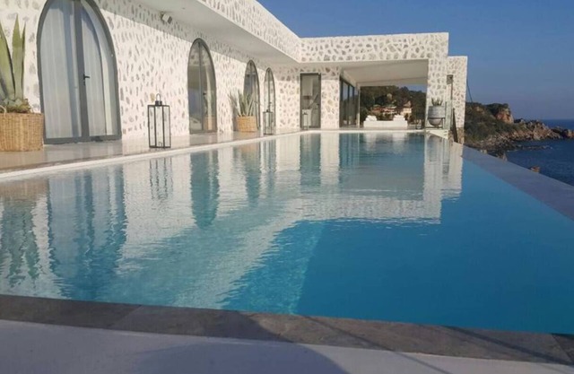luxury Castle Vılla wıth private beachnn