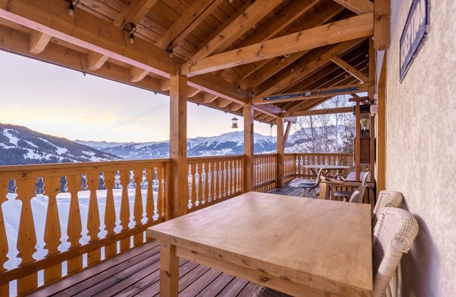 Luxury chalet (14p) 6 bedrooms, 3 bathrooms & sauna. In the centre of Vallandry, with a beautiful view