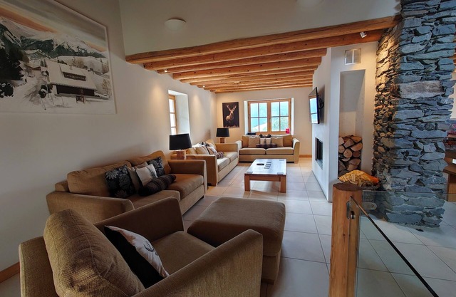 Luxury chalet 200M to the piste/restaurant/ski shop, with wifi