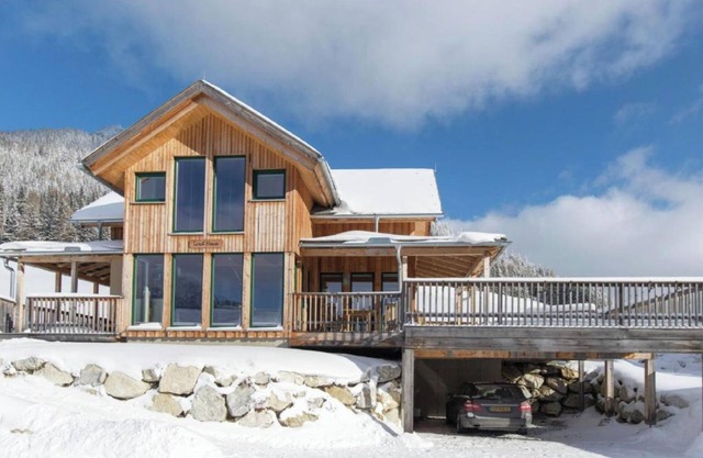 Luxury chalet near ski lift with sauna