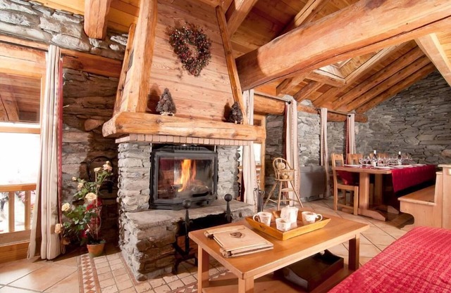 Luxury chalet rental Tignes les Brévières Val d'Isère ski in/out wifi fireplace