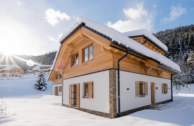 Luxury chalet with sauna on small park