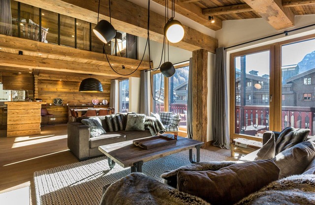 Luxury chalet with fireplace and concierge service in Val-d'Isère