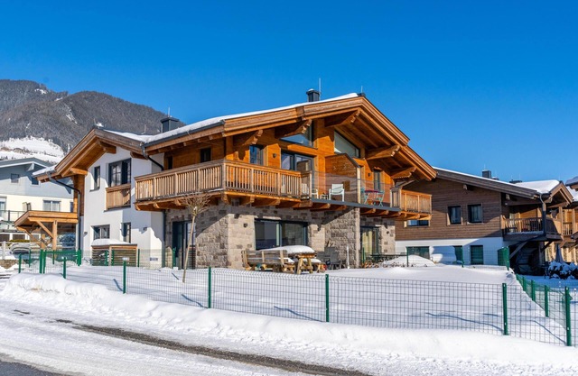 Luxury chalet with sauna and garden
