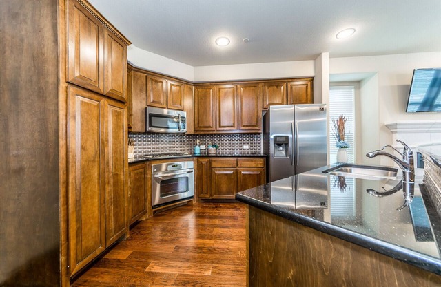 Luxury City Townhouse at Shops @ Legacy