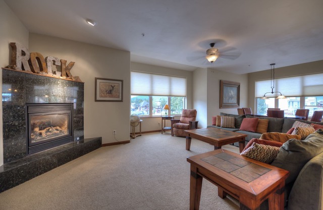 Luxury Condo 1 Block from Main St and Free Ski Shuttle