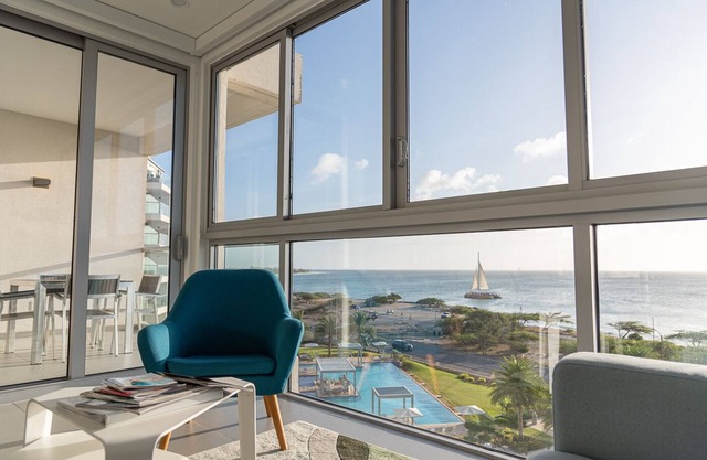 Luxury Condo, Amazing Views on 5th floor , Eagle/Palm Beach🏝️