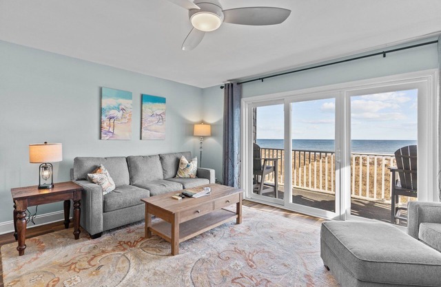 Luxury Condo- Contemporary Oceanfront-Complete Remodel Keyless Checkin-RR Host