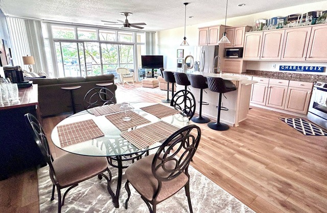 Luxury Condo Downtown Charlevoix! Round LAKE VIEW! 2 WEEK MINIMUM REQUIRED