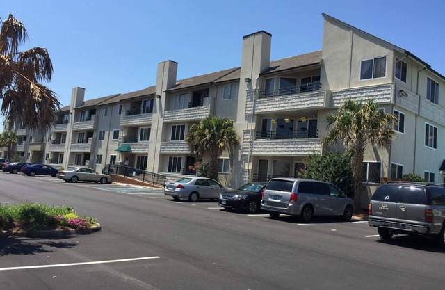 Luxury Condo, Prime location 1.5 Blocks From Ocean, Handicap Access