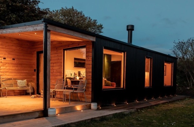 Luxury country lodge with wood fire hot tub near St Andrews, Scotland