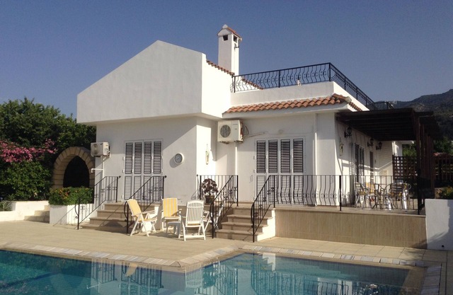 Luxury Detached 3 Bed Villa with Large Pool & Stunning Gardens in Quiet Location