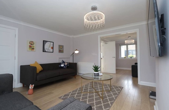 Luxury detached three bedroom house with private drive and garden
