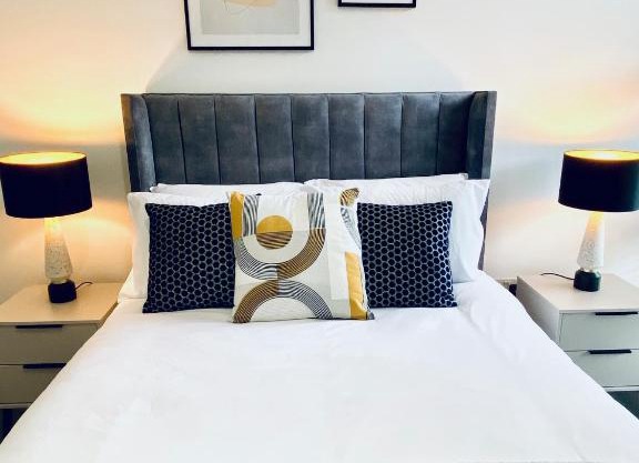 Luxury Double Bedroom, near Heathrow Airport