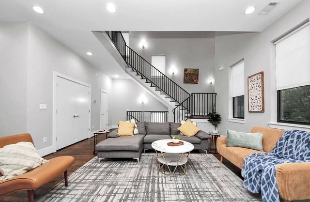 Luxury Downtown Delight Hub for longer stay, work from home and weekend getaway