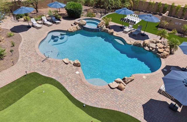 Luxury Estate: Heated Pool, Pickleball, Cold Plunge, Sauna