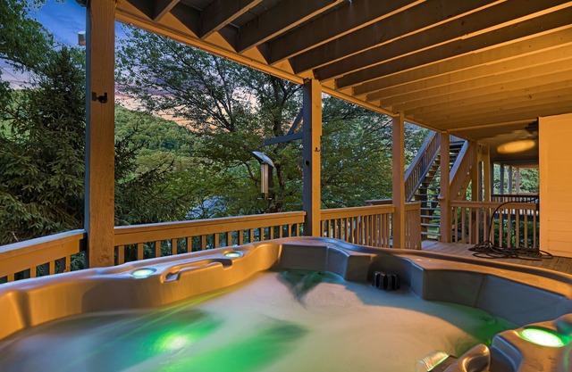 Luxury Estate w/Hot Tub & Game Room + Biltmore Pass | 18 Min to Asheville