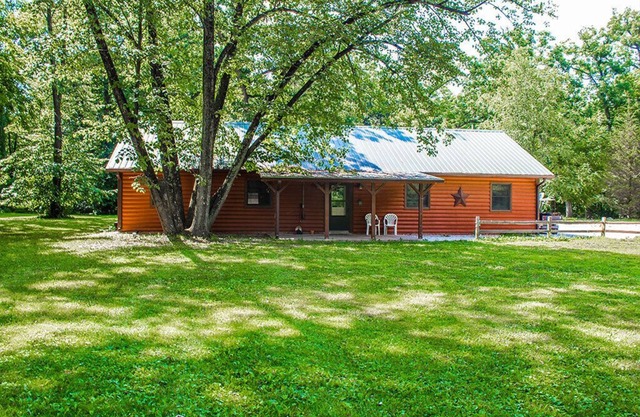 Luxury Family Cabin Near Starved Rock - Grandma's Cabin - sleeps 14 maximum