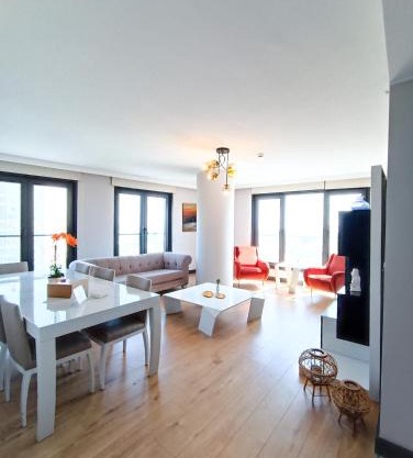 Luxury Fully Equipped 3BR 2BA Apartment by Siena Suites