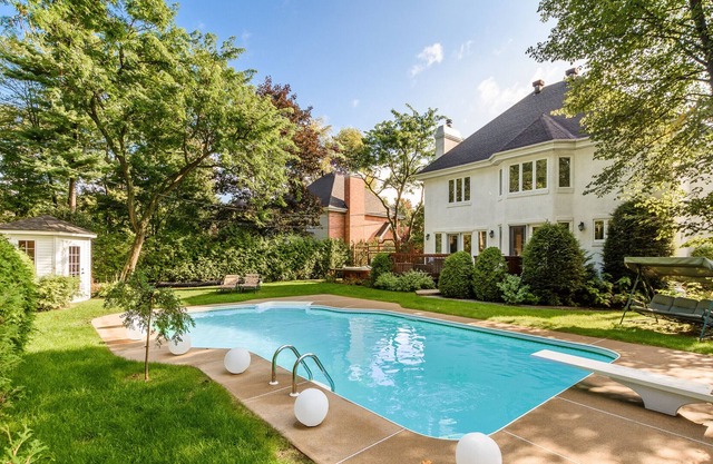 Luxury Golf Course 4Bedroom Villa w/ outdoor jacuzzi & salt water Pool
