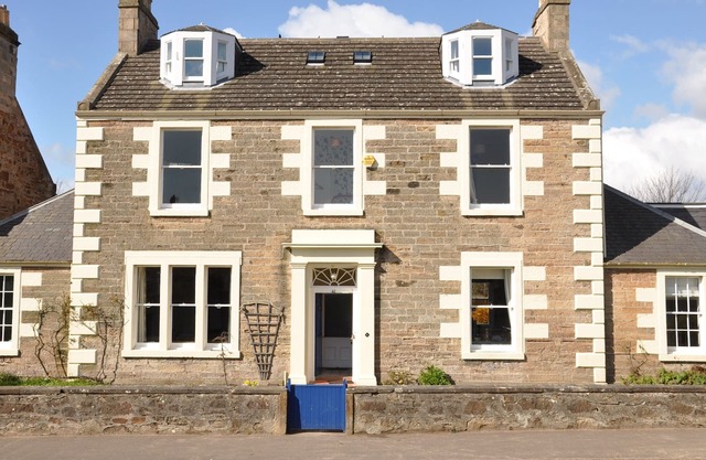Luxury golf course villa short walk from Elie's award winning beach