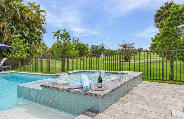 Luxury Golf-Front Retreat | 3BR/3BA | HTD Pool, Jacuzzi, GOLF AVAILABLE