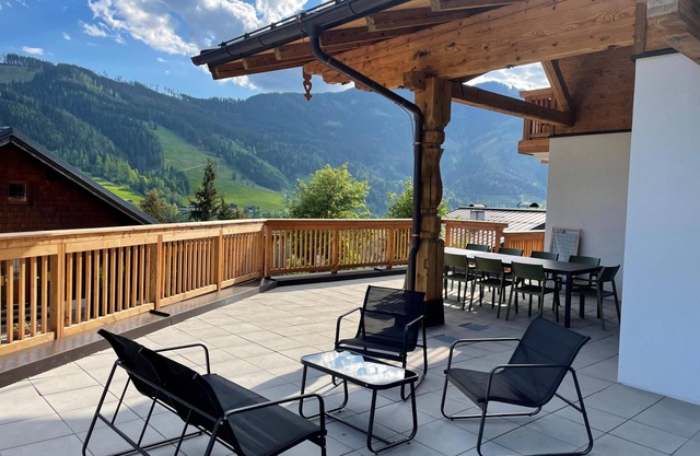 Luxury group accommodation close to the ski bus