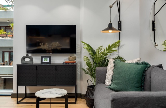 Luxury Green Point Apartment | Wifi | Balcony