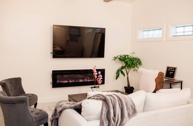 Luxury Guest Suite, Pickering, ON