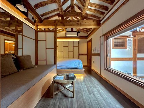 Luxury Hanok Heritage Courtyard