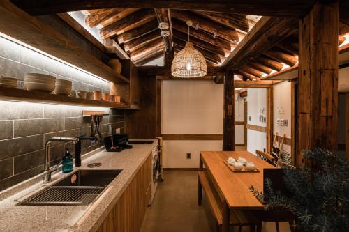 Luxury Hanok Stillness Haven