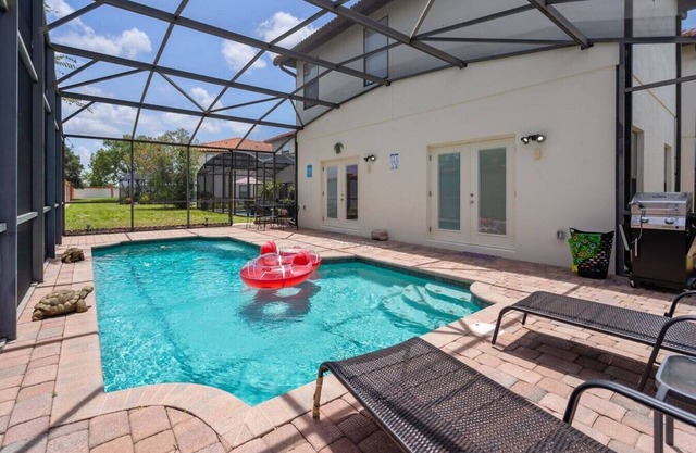 Luxury High Grove Villa 4bds w/Pool, near Disney