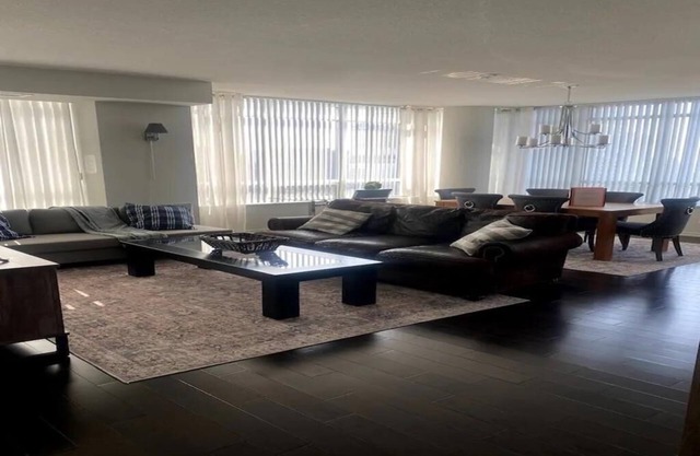 Luxury Highrise Condo in the South Core of Downtown Toronto