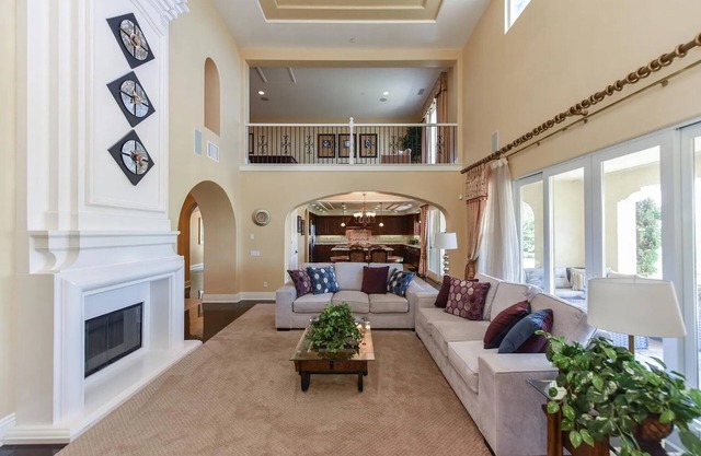Luxury Hillside Escapenn