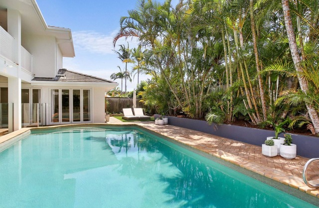 Luxury Holiday Home-stroll to beach & James St