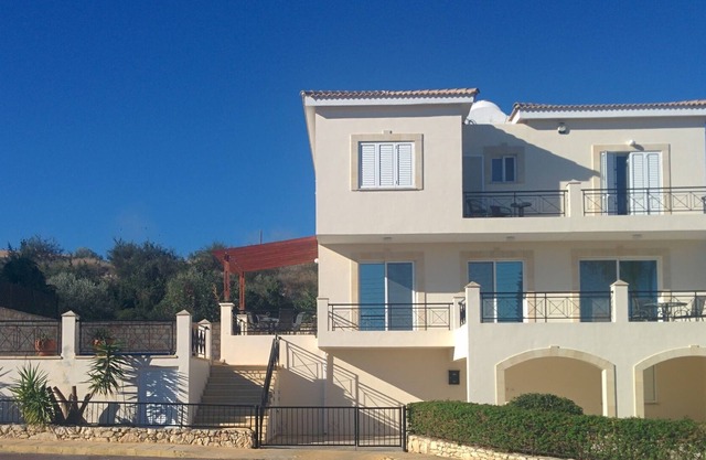 Luxury Holiday Villa with Private Pool, Gym, WiFi & Lovely Sea & Mountain Views