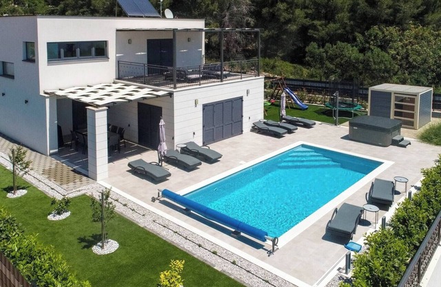 Luxury Holiday Villa Olive Tree with swimming pool and magnificent sea view!