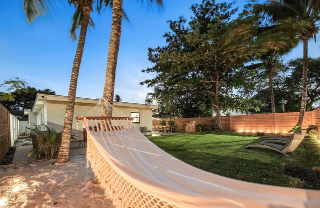 Luxury Home | 4BR/2BT | UP 16 GUEST |Best Location