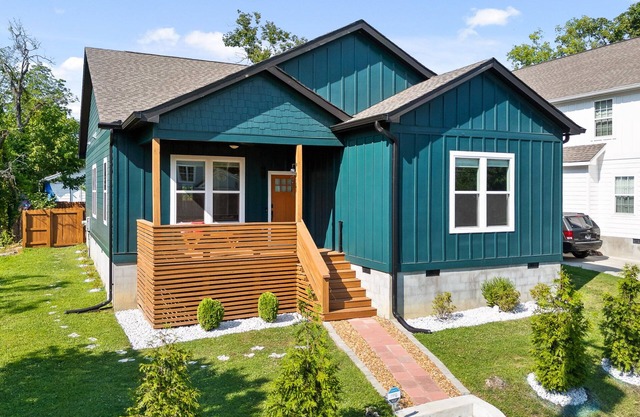 Luxury Home 5 Min to Downtown with Deluxe King Suite