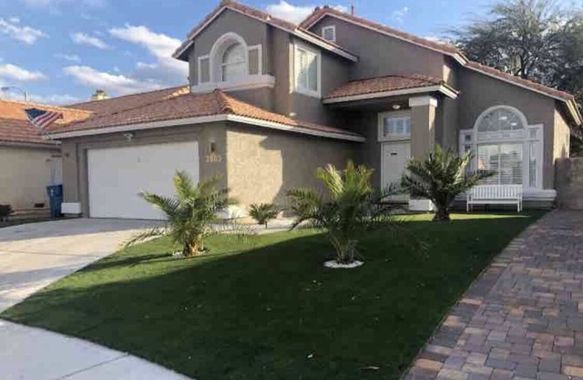Luxury home amazing location. 8 mins from strip and all major attractions.