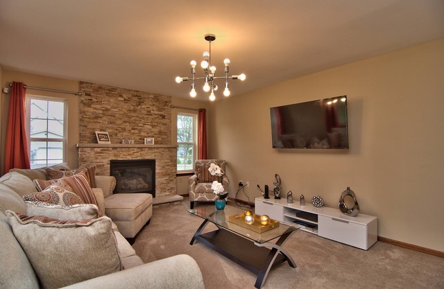 Luxury home, close to Kalahari, Ski Resorts, Fireplace, Ping Pong, Pool Table