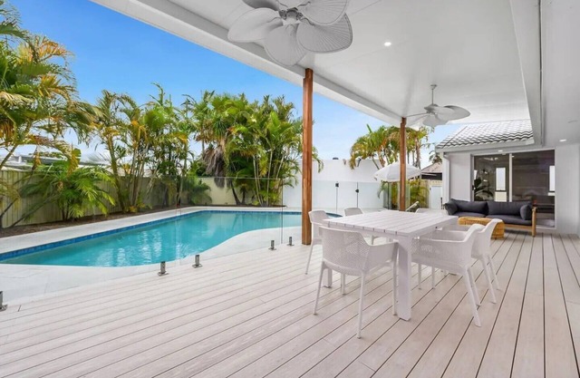 Luxury home in the heart of Burleigh