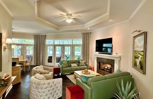 Luxury home on Callawassie Island. 3 beds 3 baths, free golf for 2. Pet free.
