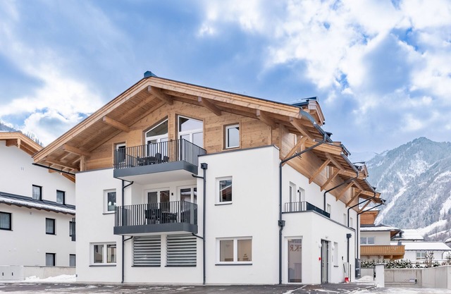 Luxury home with 3 balconies in city centre