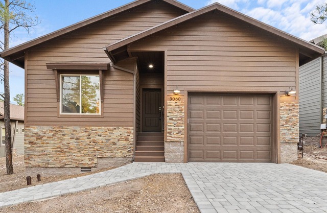 Luxury home with patio, fireplace, BBQ grill, golf nearby