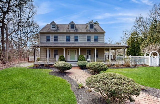Luxury home with private pool & foosball - near 3 towns & many beaches