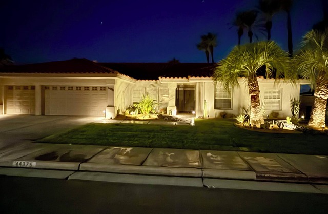 Luxury Home With Salt Water Pool &Spa & Theater Room --1.5 miles from El Paseo!
