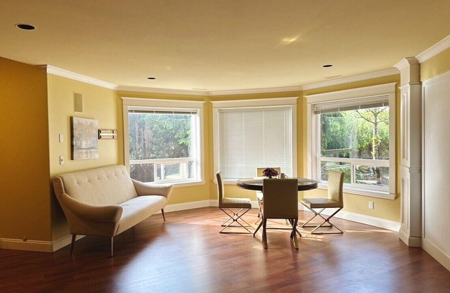 Luxury Italian-style House-Whole 1,000 sf Ground Floor-2 beds/1 bath/1 dining