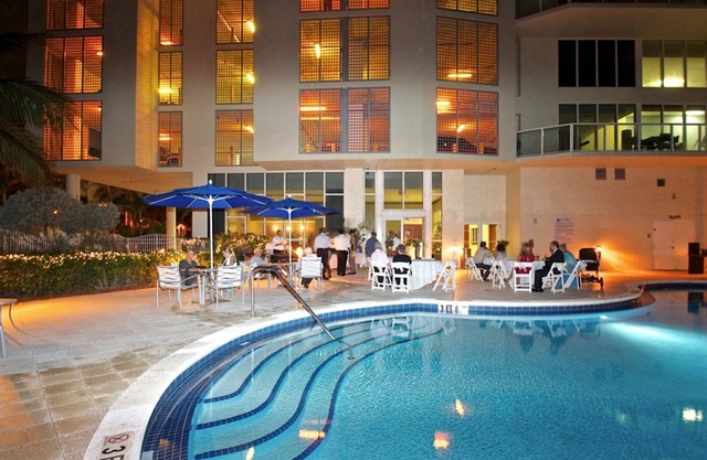 Luxury La Perla Oceanfront Apartment. 30% Off for 1+ Month Rents