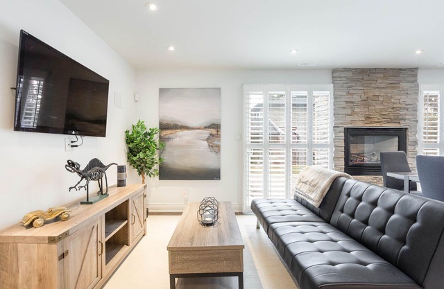 Luxury Lakeside Studio by Jack